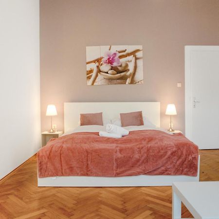 Commodious 3Br Apt. Ideal For Families And Friends Apartment Виена Екстериор снимка